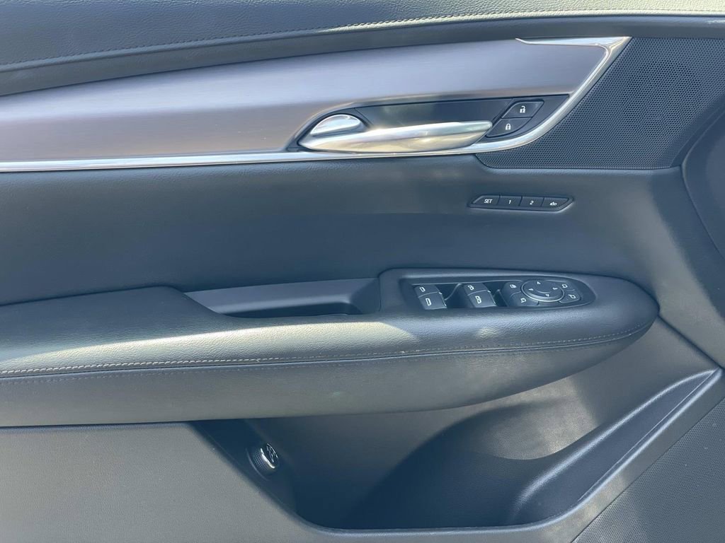 Used 2017 Cadillac XT5 Luxury w/ Driver Awareness Package FWD image 17