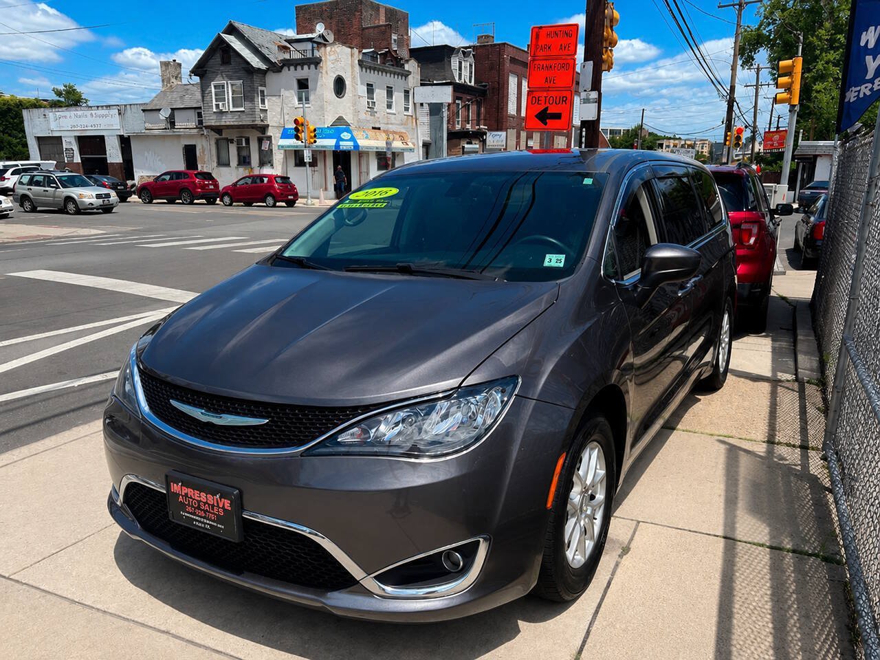 Used 2020 Chrysler Voyager LX FWD image 1