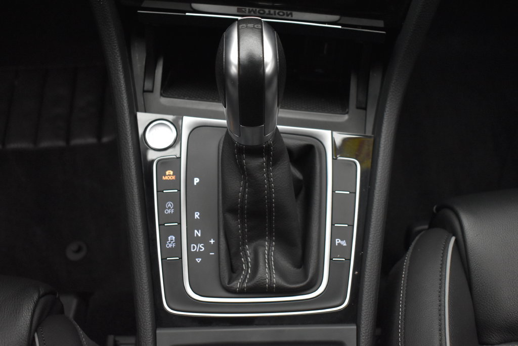 Used 2019 Volkswagen Golf R 4-Door AWD/4WD image 27