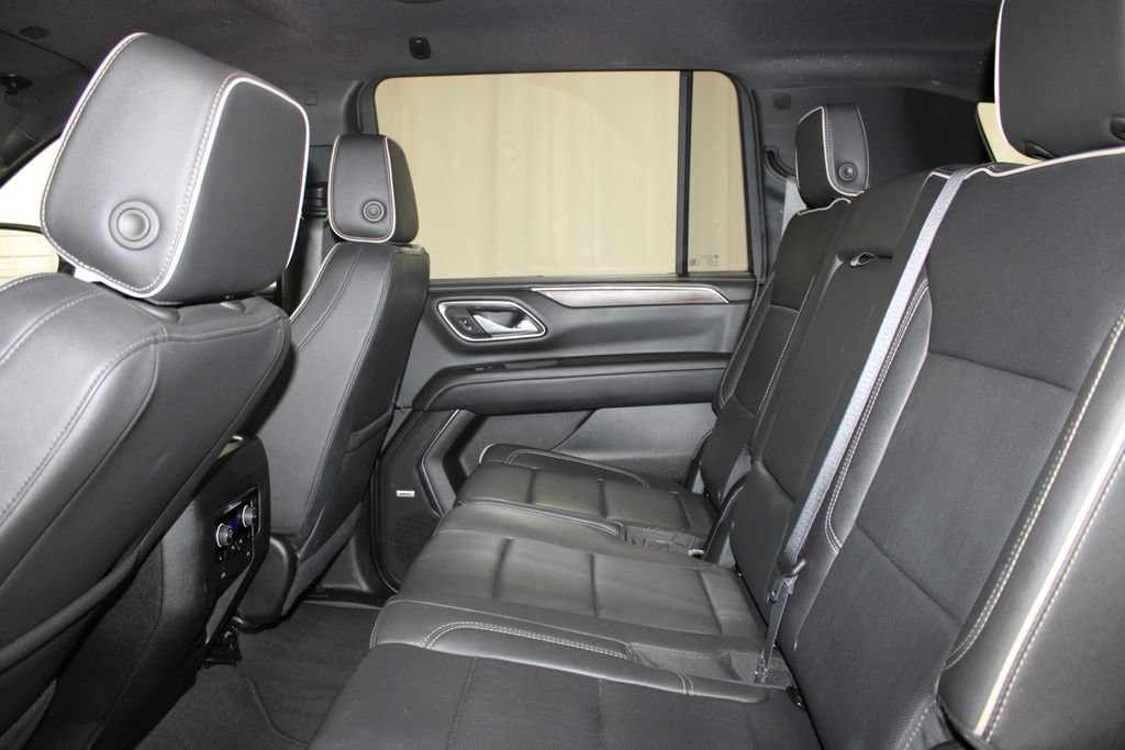 Used 2024 Chevrolet Suburban Premier AWD/4WD image 21