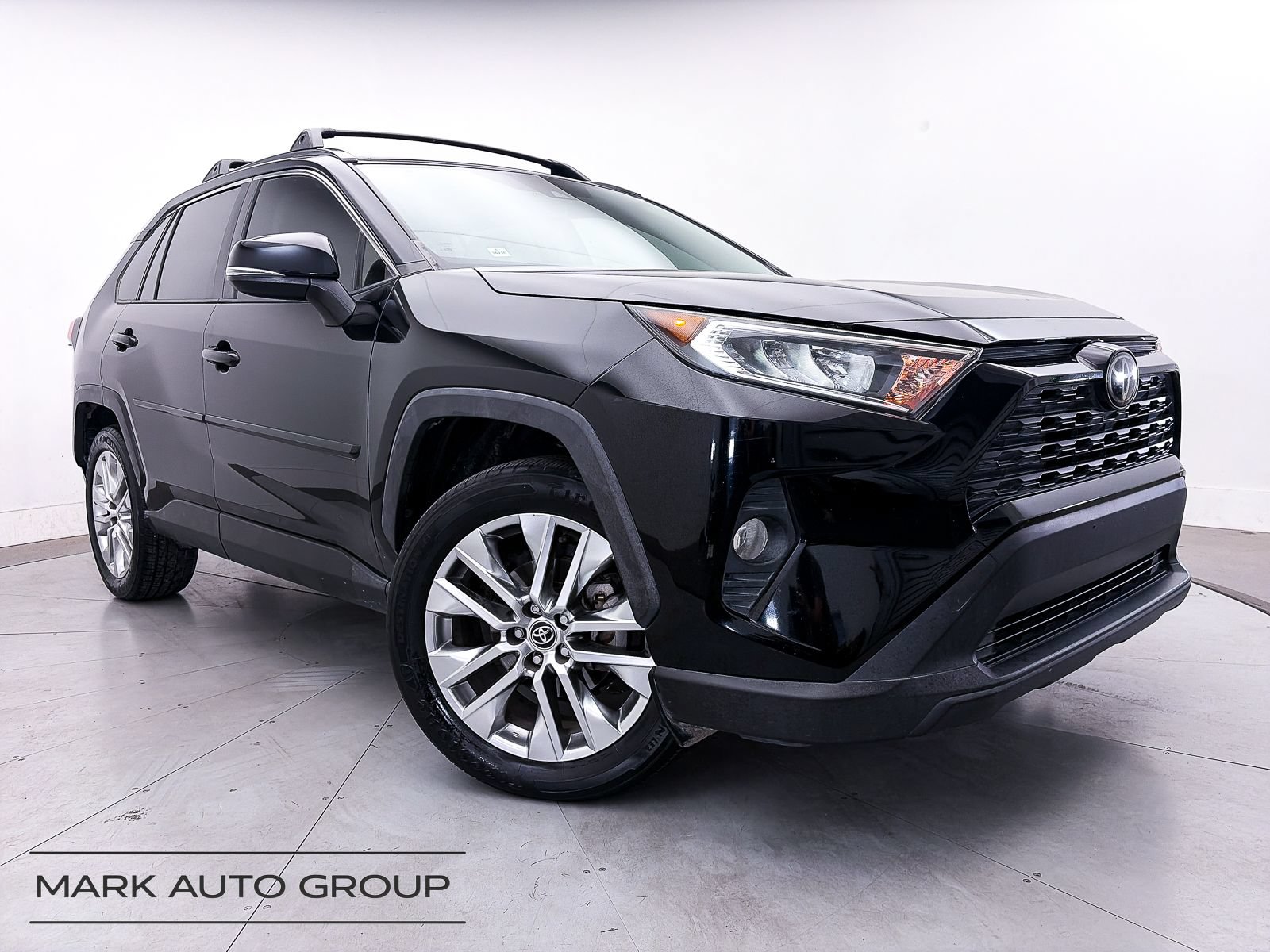 Used 2019 Toyota RAV4 XLE Premium w/ Carpet Mat Package FWD image 1