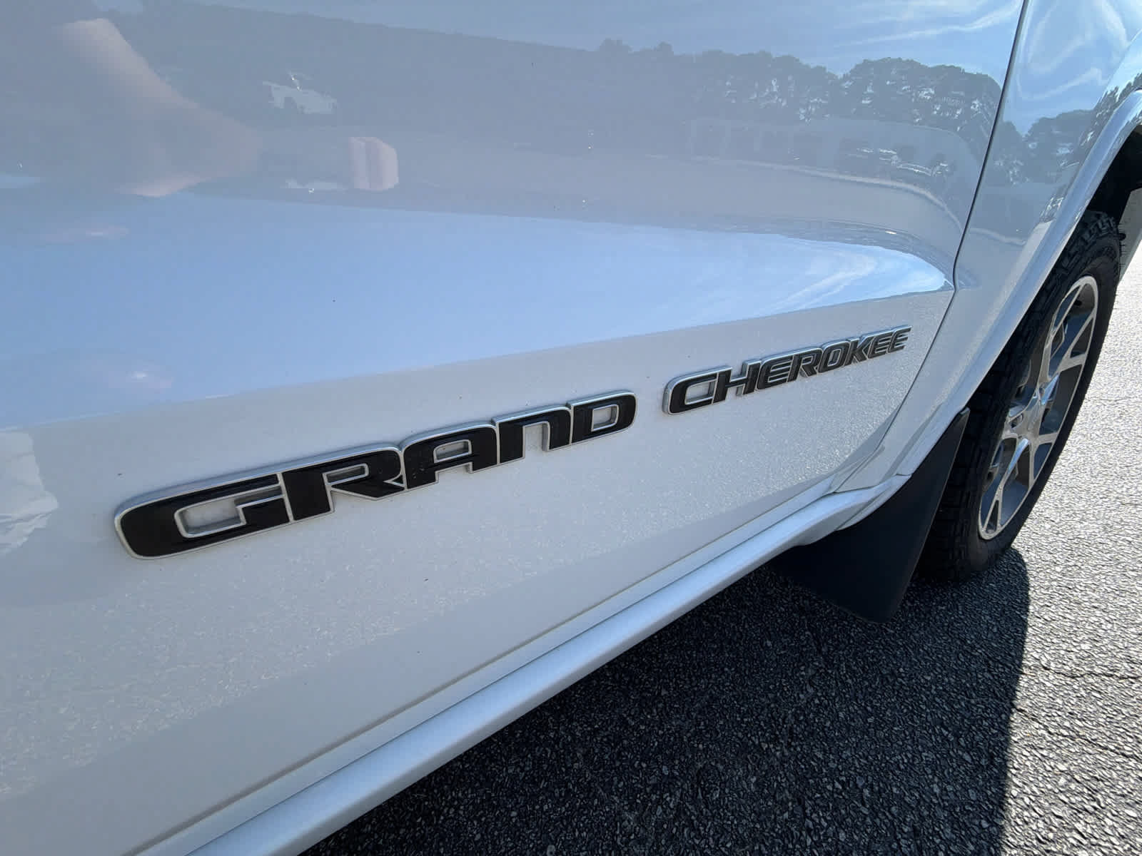 Used 2020 Jeep Grand Cherokee Overland AWD/4WD image 31