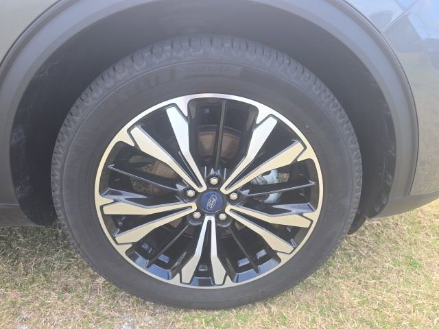 Used 2022 Ford Escape SE w/ SE Sport Appearance Package image 10