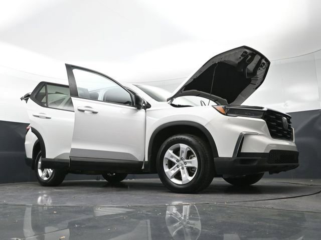 Used 2023 Honda Pilot LX image 30