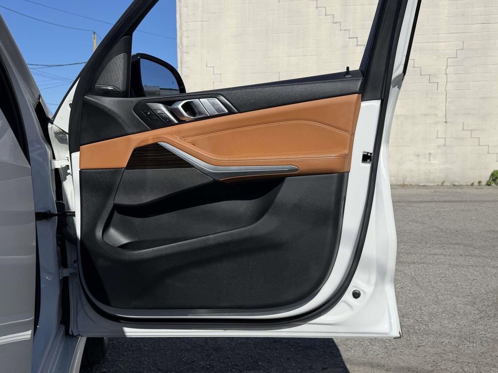 Used 2020 BMW X7 M50i w/ Executive Package AWD/4WD image 15