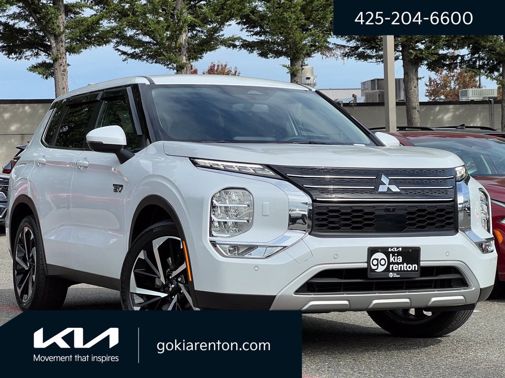 Used 2024 Mitsubishi Outlander 4WD Plug-In Hybrid image 1