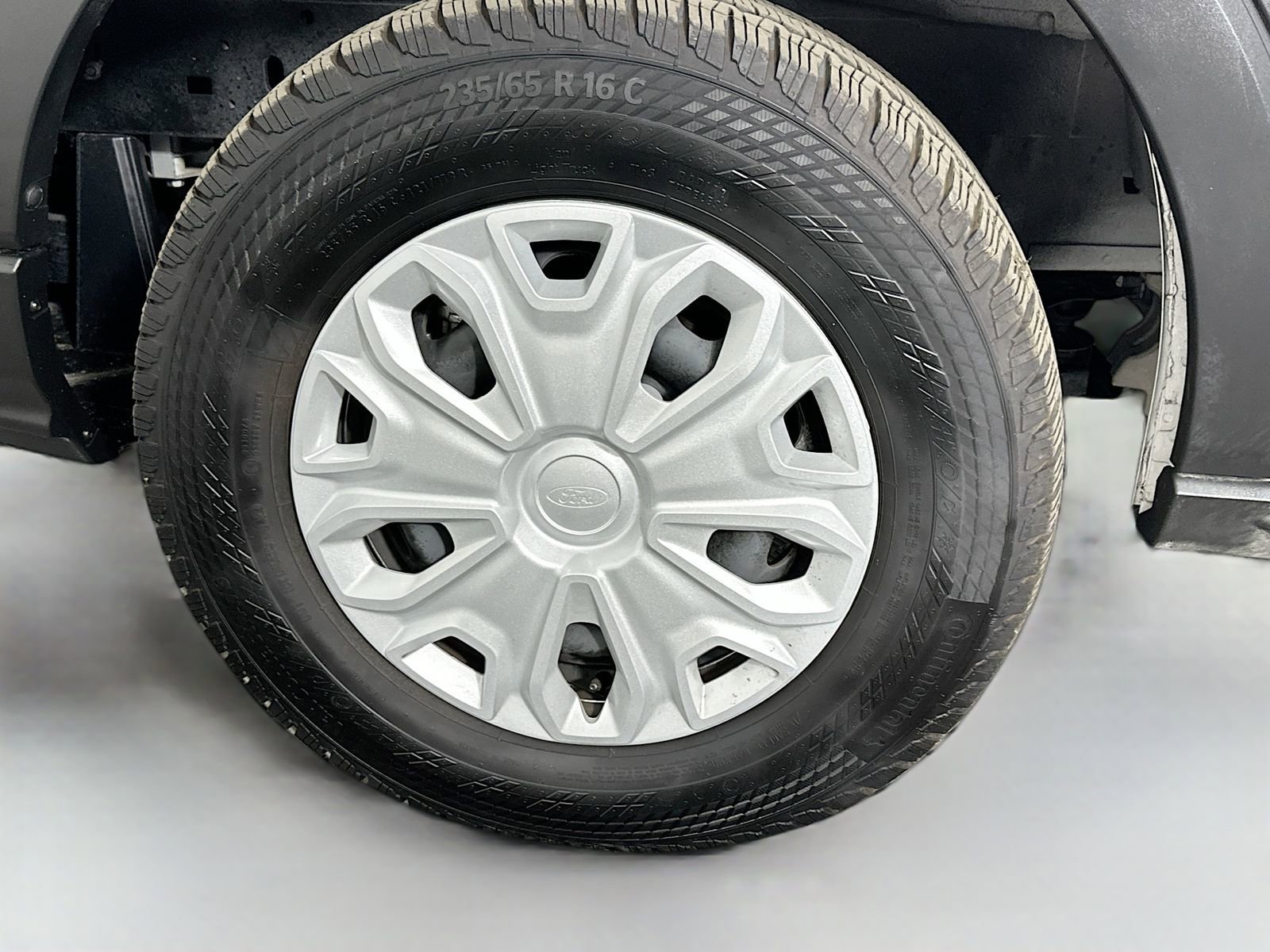 Used 2023 Ford E-Transit Medium Roof image 29