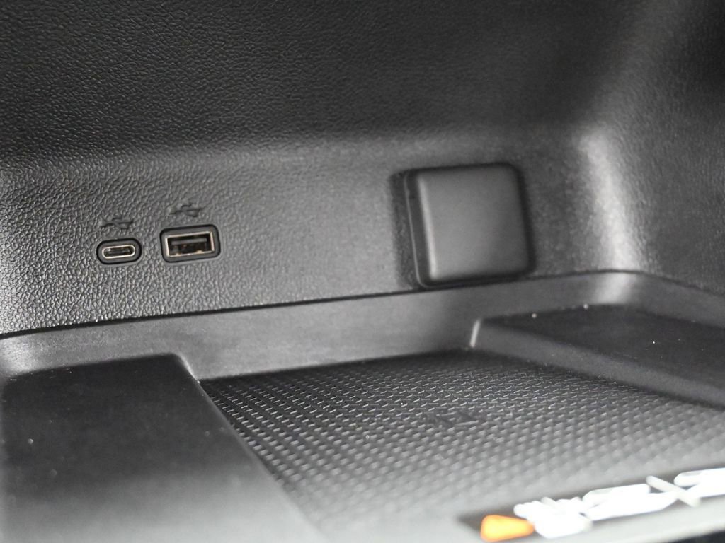 Used 2024 Chevrolet Traverse RS image 36