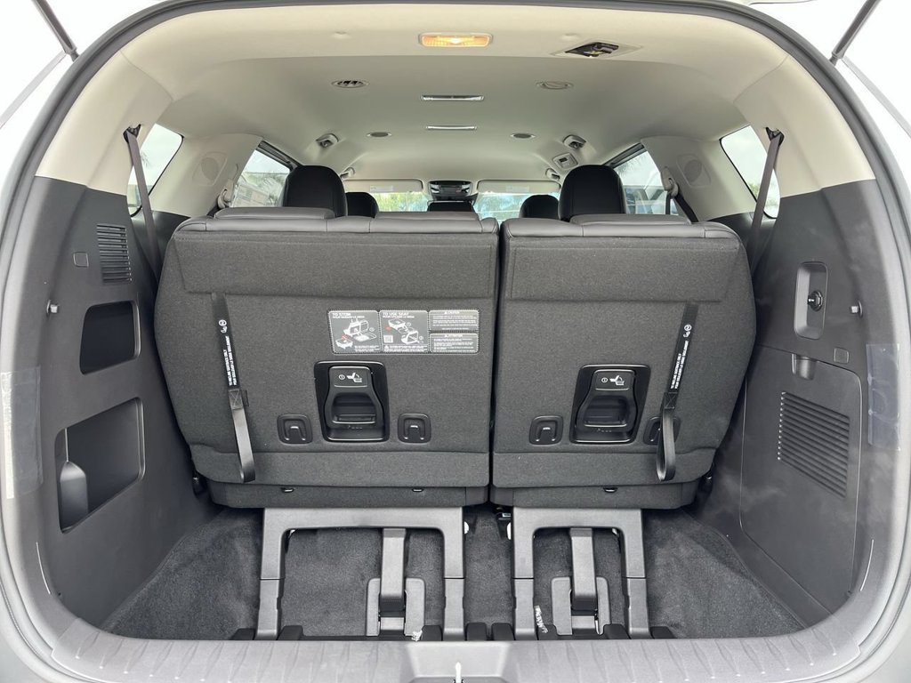 New 2026 Kia Carnival FWD image 25