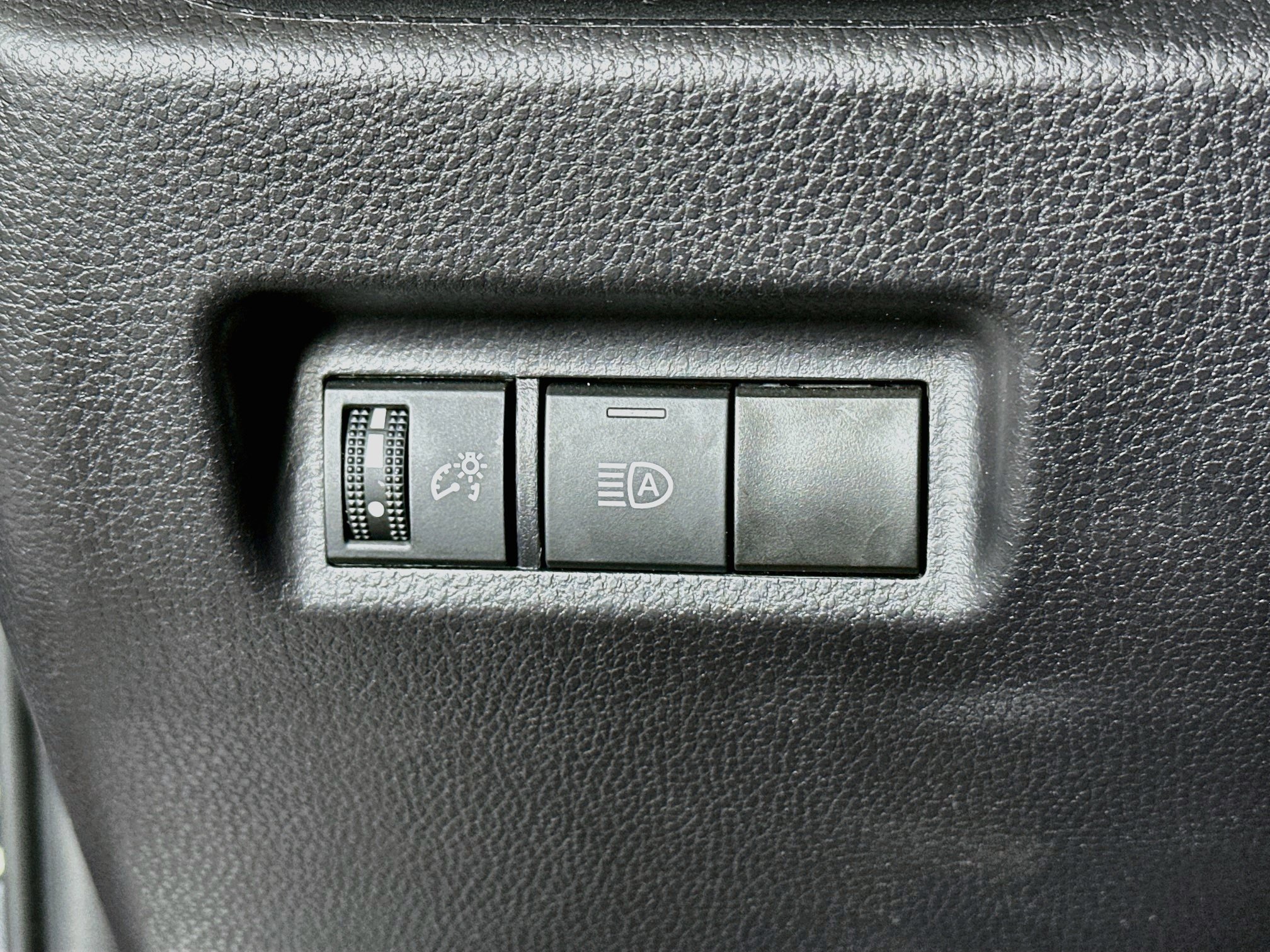 Used 2025 Toyota RAV4 LE FWD image 17