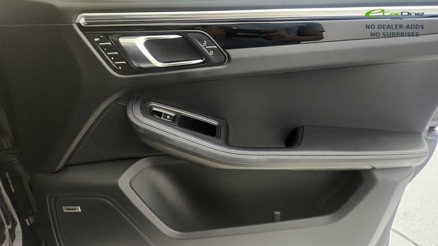 Used 2024 Porsche Macan S AWD/4WD image 37