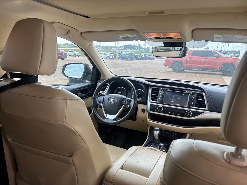 Used 2018 Toyota Highlander XLE image 30