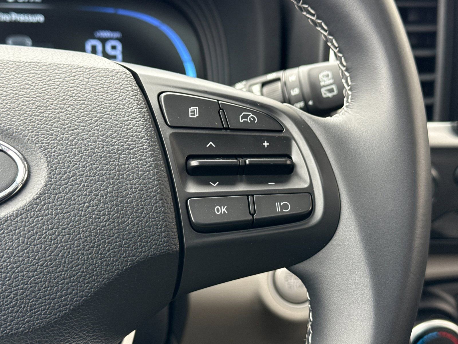 Certified 2024 Hyundai Venue SEL image 26