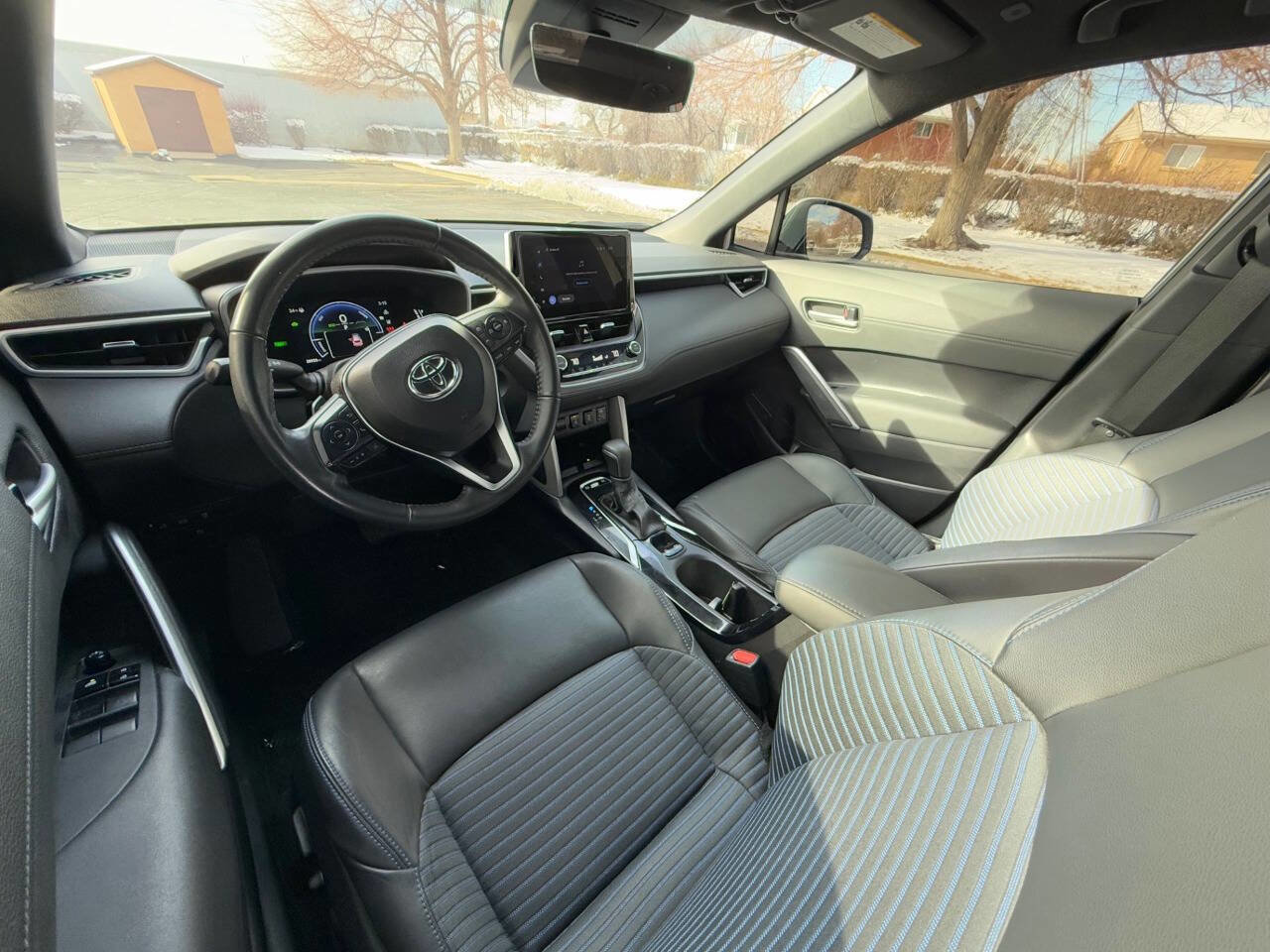 Used 2024 Toyota Corolla Cross AWD Hybrid w/ Convenience Package image 9