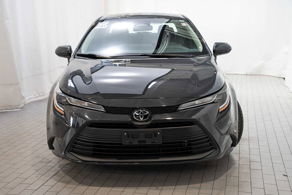Used 2025 Toyota Corolla LE image 2