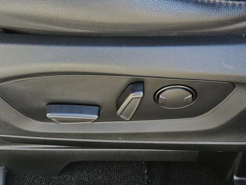 Used 2020 Ford Explorer XLT w/ Equipment Group 202A image 30