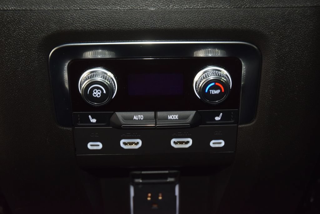Used 2024 GMC Yukon Denali AWD/4WD image 46