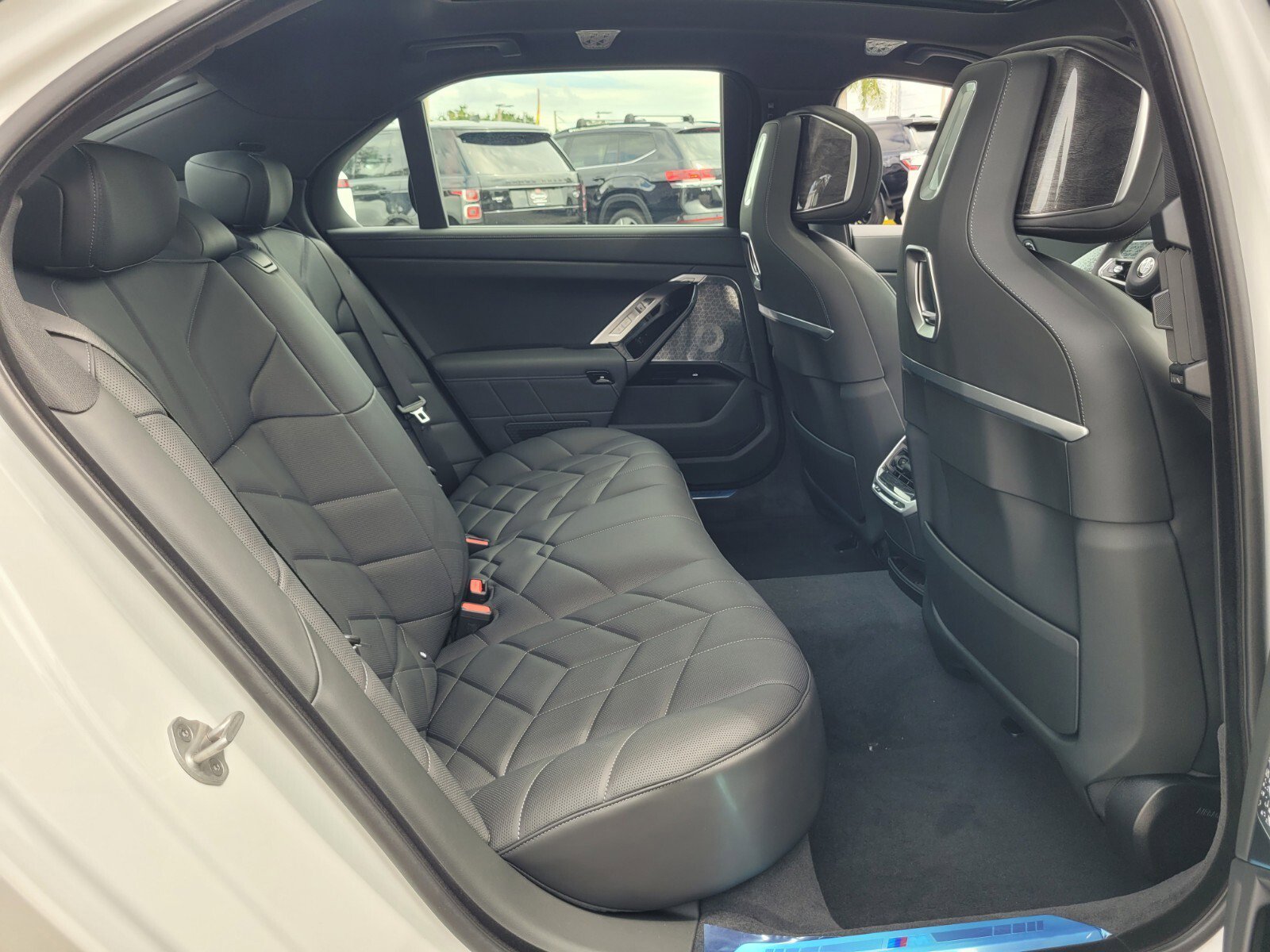 Used 2026 BMW 760i xDrive w/ Executive Package image 16