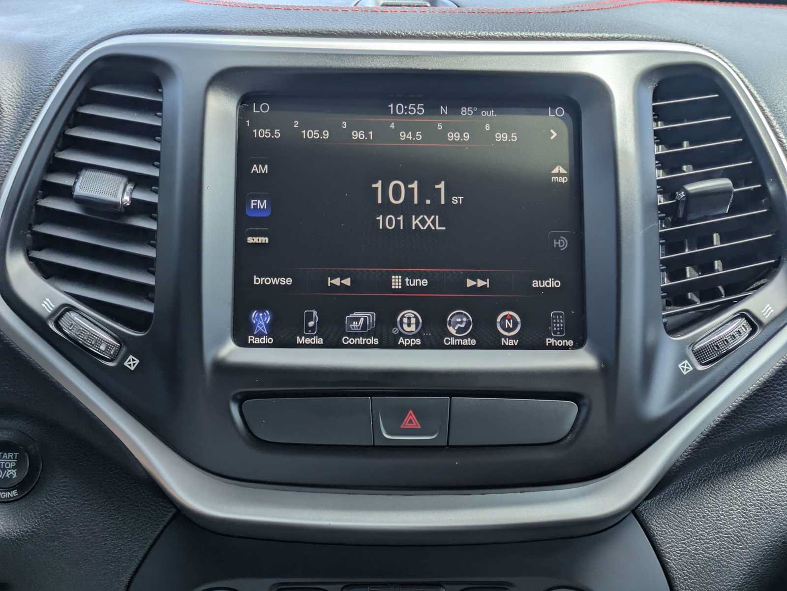 Used 2015 Jeep Cherokee Trailhawk w/ Comfort/Convenience Group AWD/4WD image 30