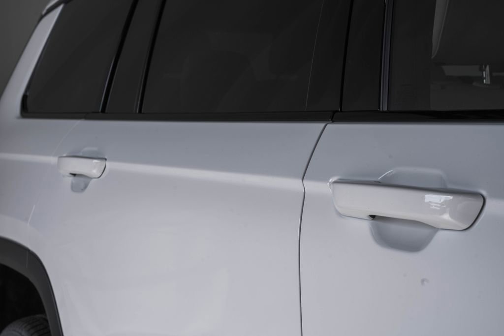 New 2025 Jeep Grand Cherokee L Limited w/ Luxury Tech Group II image 16