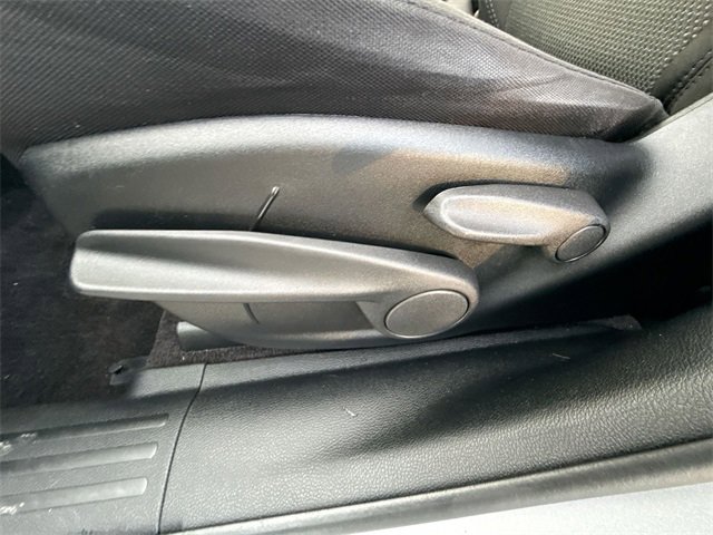 Used 2019 Jeep Cherokee Latitude w/ Cold Weather Group image 17