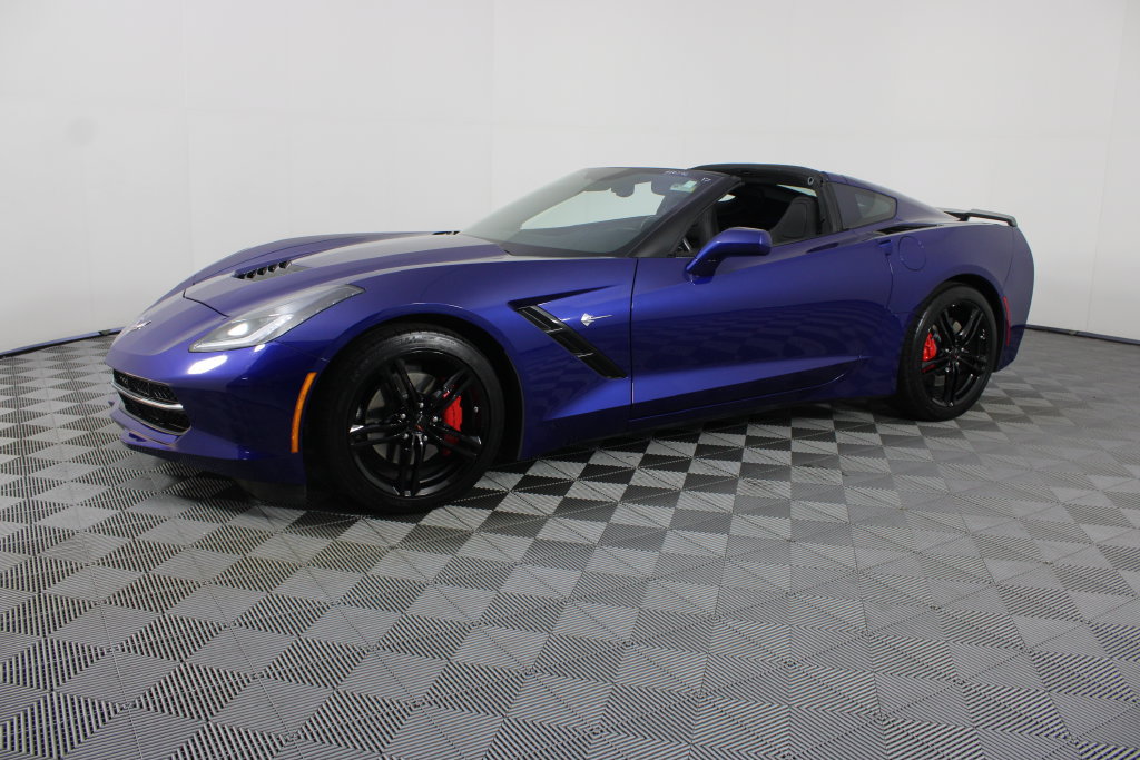 Used 2017 Chevrolet Corvette Stingray Coupe w/ 1LT RWD image 3