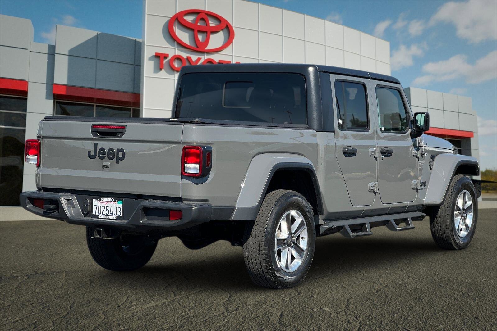 Used 2021 Jeep Gladiator Sport AWD/4WD image 3