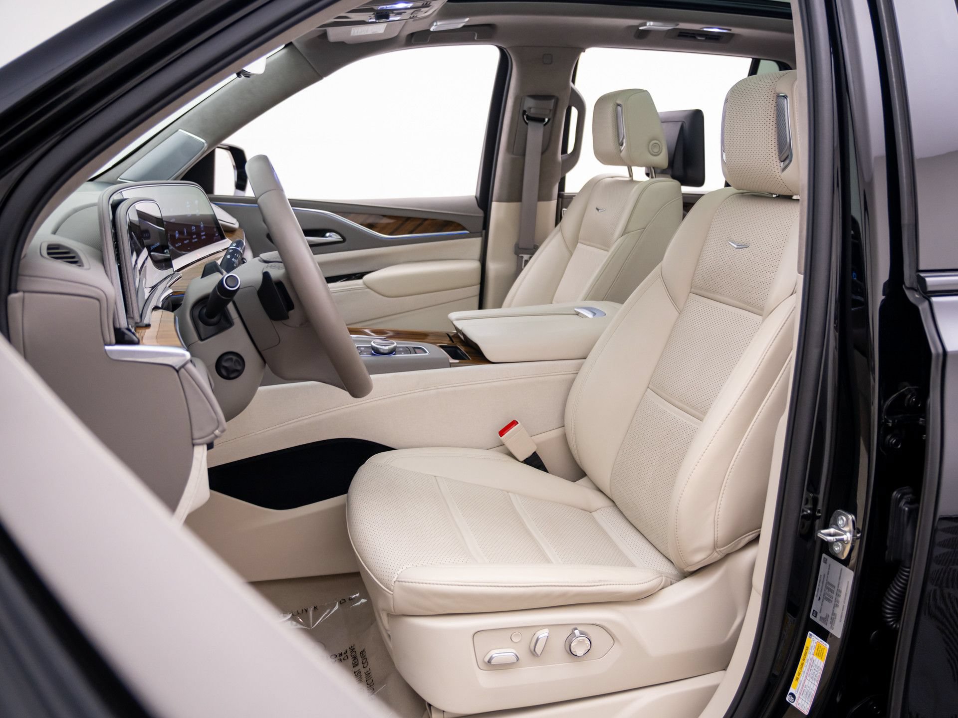 Used 2024 Cadillac Escalade Sport Platinum w/ LPO, ONYX Package AWD/4WD image 17
