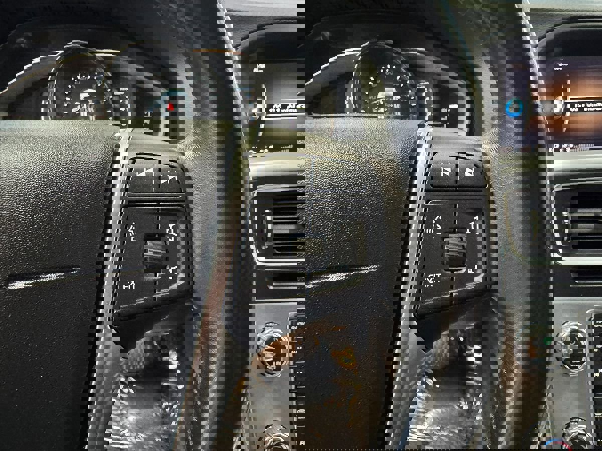 Used 2018 Volvo V60 T5 Cross Country w/ Convenience Package image 38