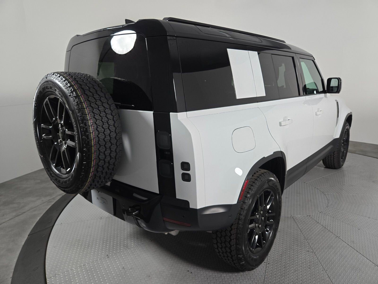 New 2026 Land Rover Defender 110 S AWD/4WD image 2