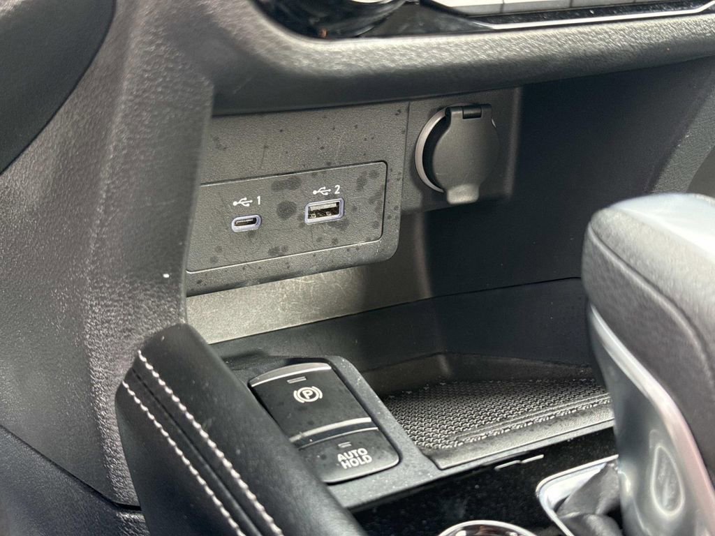 Used 2024 Nissan Kicks SR image 27