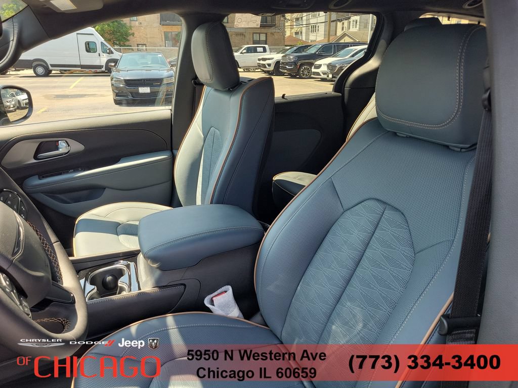 New 2027 Chrysler Pacifica Pinnacle w/ Theater Group AWD/4WD image 18