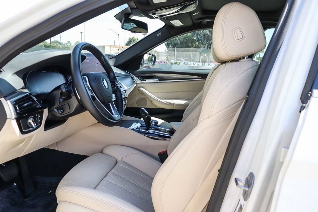 Used 2023 BMW 530e w/ Convenience Package image 17