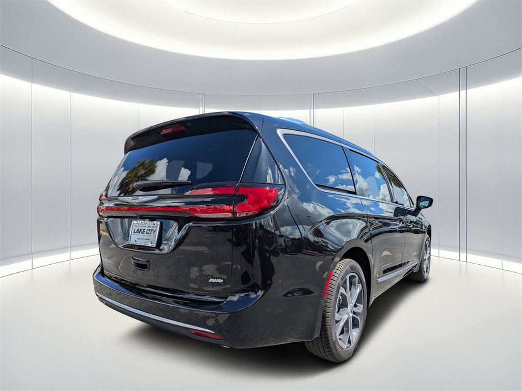 New 2026 Chrysler Pacifica Pinnacle image 3