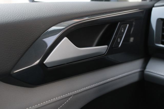 Used 2024 Volkswagen Taos SEL AWD/4WD image 7