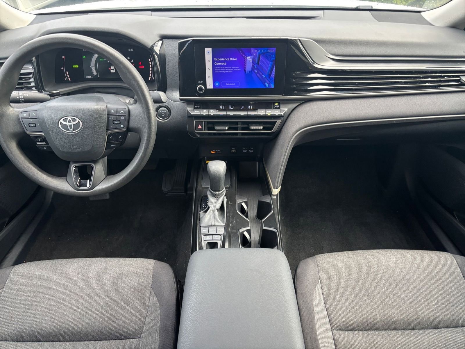 Used 2025 Toyota Camry LE image 29