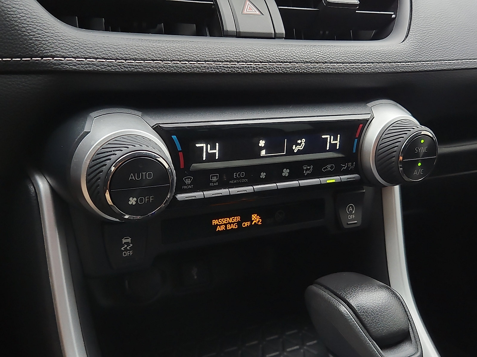 Used 2021 Toyota RAV4 XLE AWD/4WD image 15