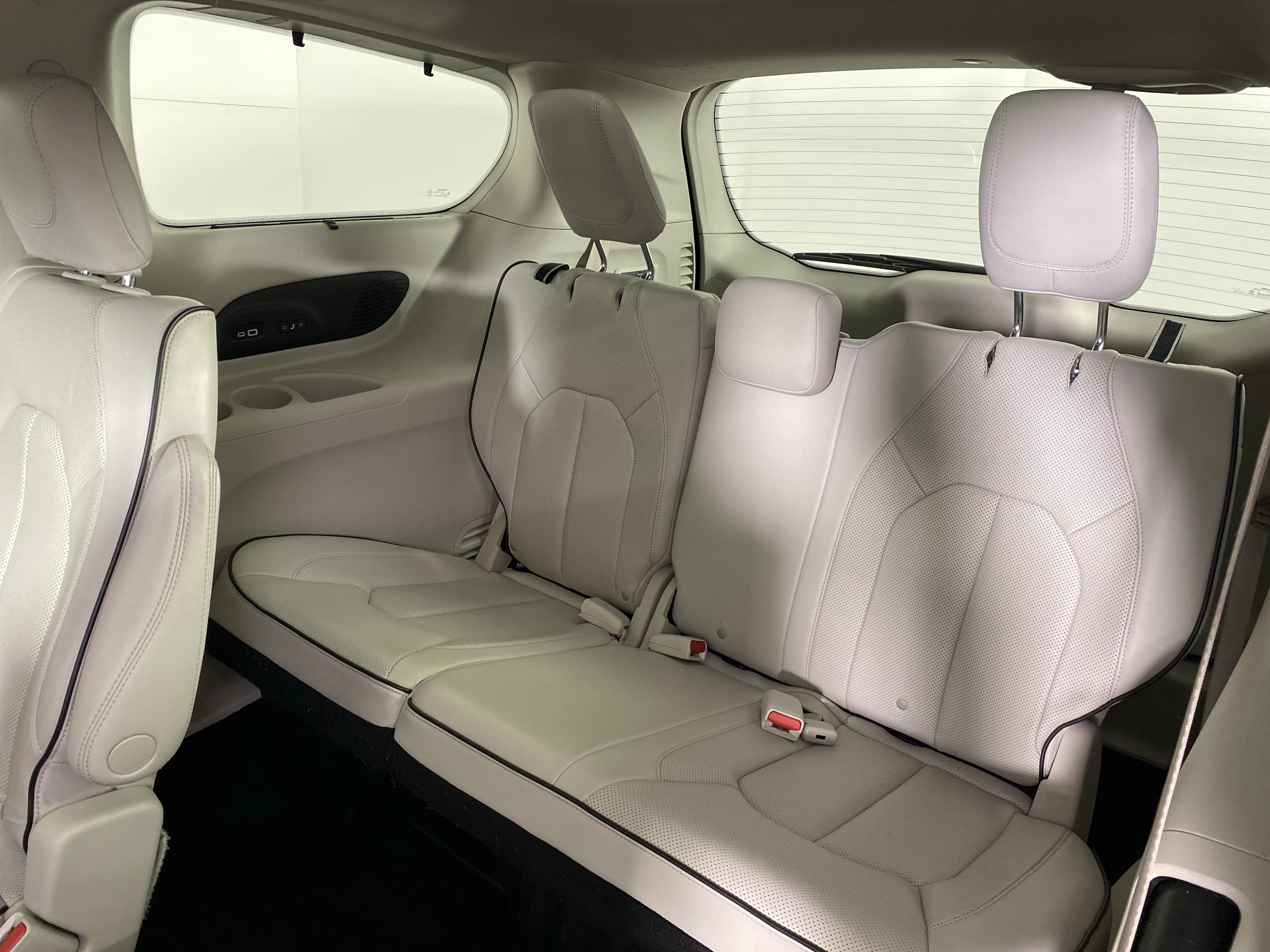 Used 2021 Chrysler Pacifica Limited w/ Uconnect Theater Family Group AWD/4WD image 35