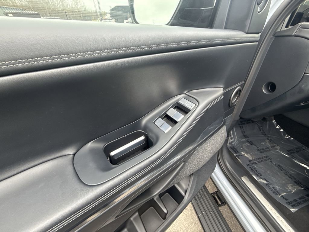 Used 2025 Lincoln Navigator L Reserve w/ Jet Appearance Package image 13