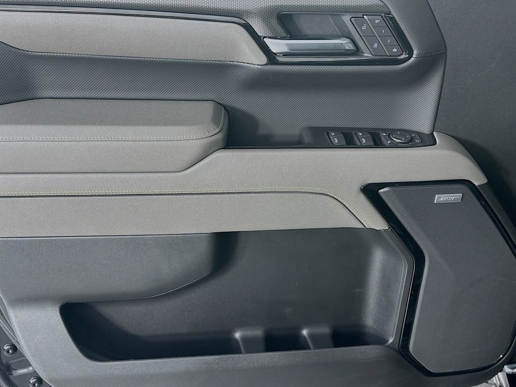 Used 2025 Chevrolet Silverado 1500 ZR2 w/ Technology Package image 25