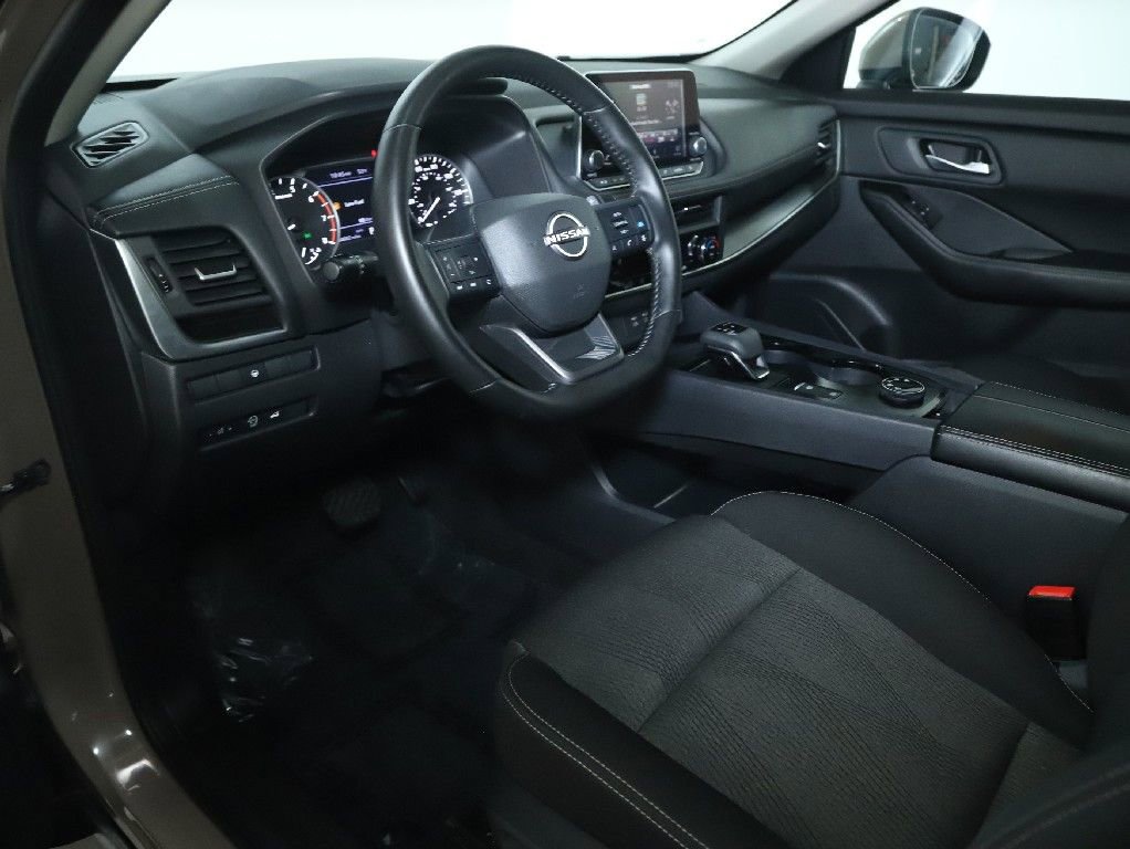 Used 2025 Nissan Rogue SV AWD/4WD image 17