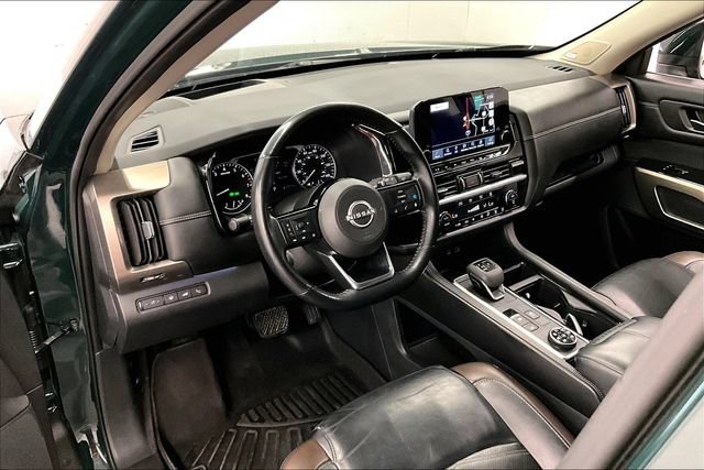 Used 2023 Nissan Pathfinder Platinum w/ Cargo Package AWD/4WD image 16