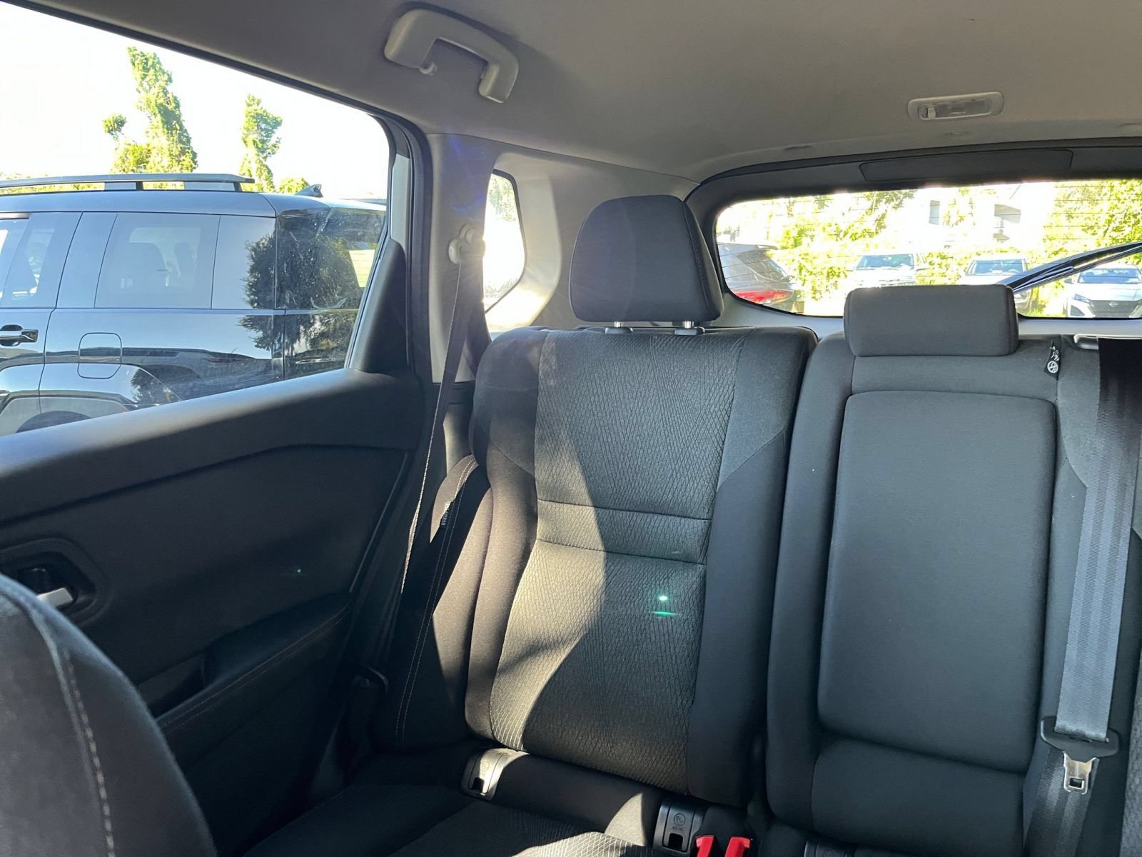 Used 2025 Nissan Rogue SV AWD/4WD image 39