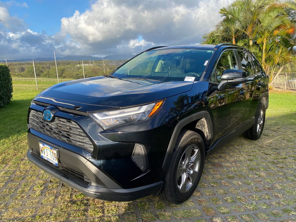 Used 2023 Toyota RAV4 LE AWD/4WD image 3
