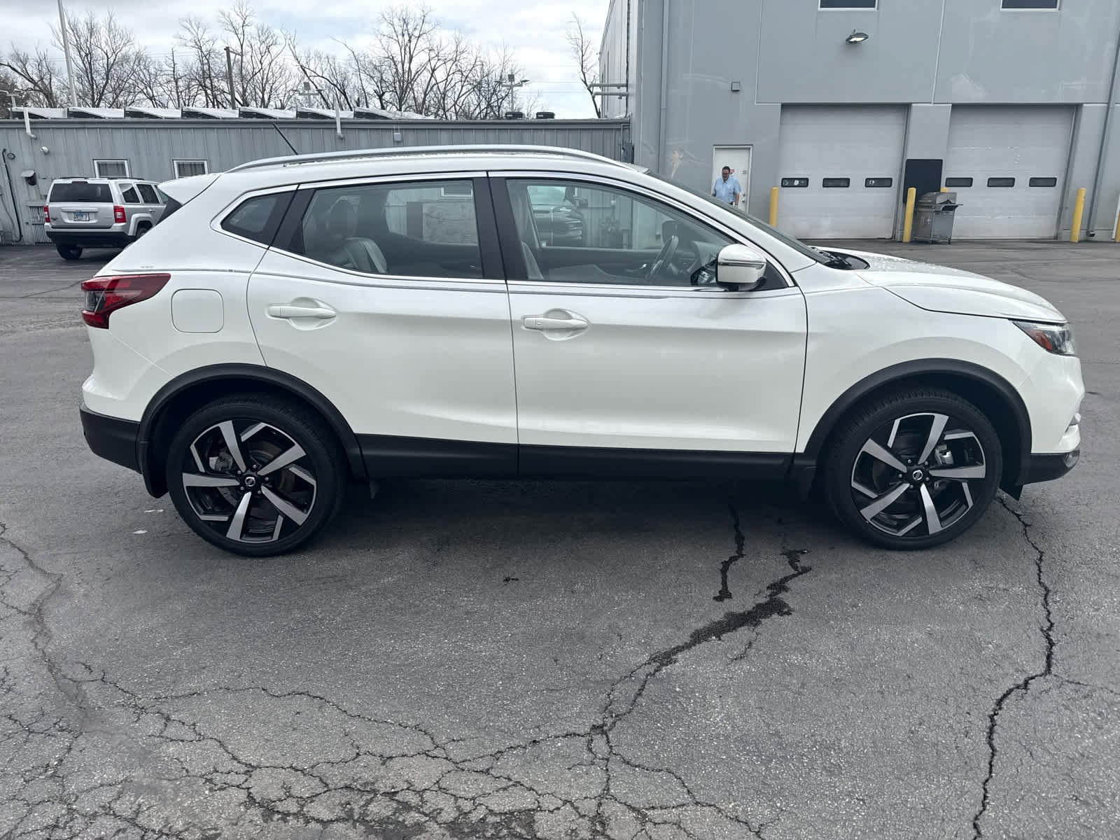 Used 2022 Nissan Rogue Sport SL w/ Premium Package AWD/4WD image 2