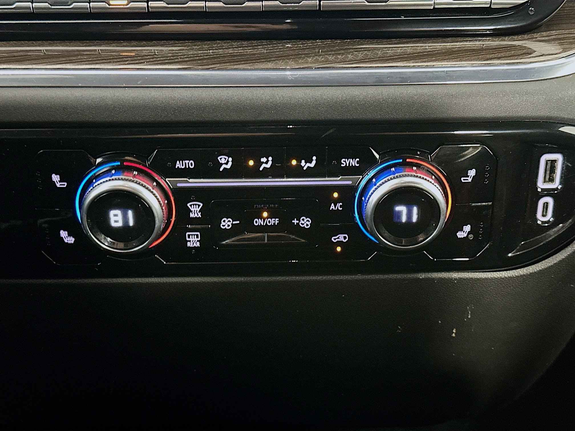 Used 2024 GMC Sierra 1500 Elevation image 23