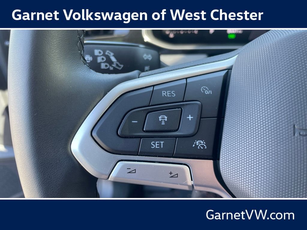 Certified 2025 Volkswagen Jetta SE w/ Black Wheel Package FWD image 35