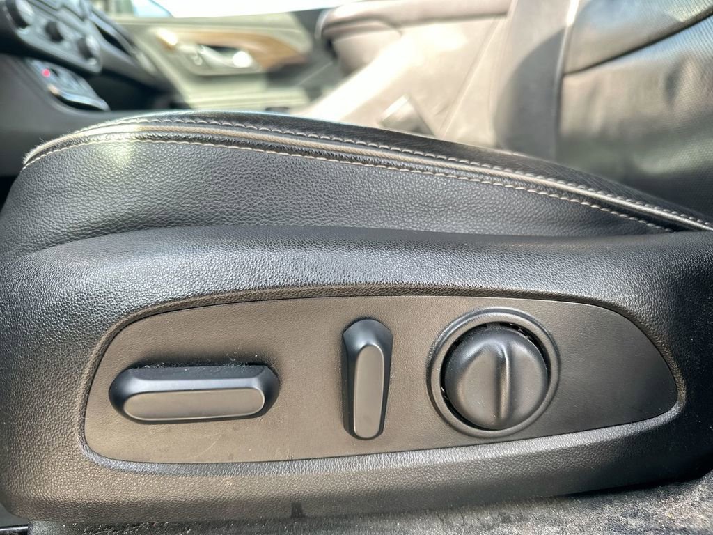 Used 2018 GMC Terrain Denali w/ Advanced Safety Package image 11