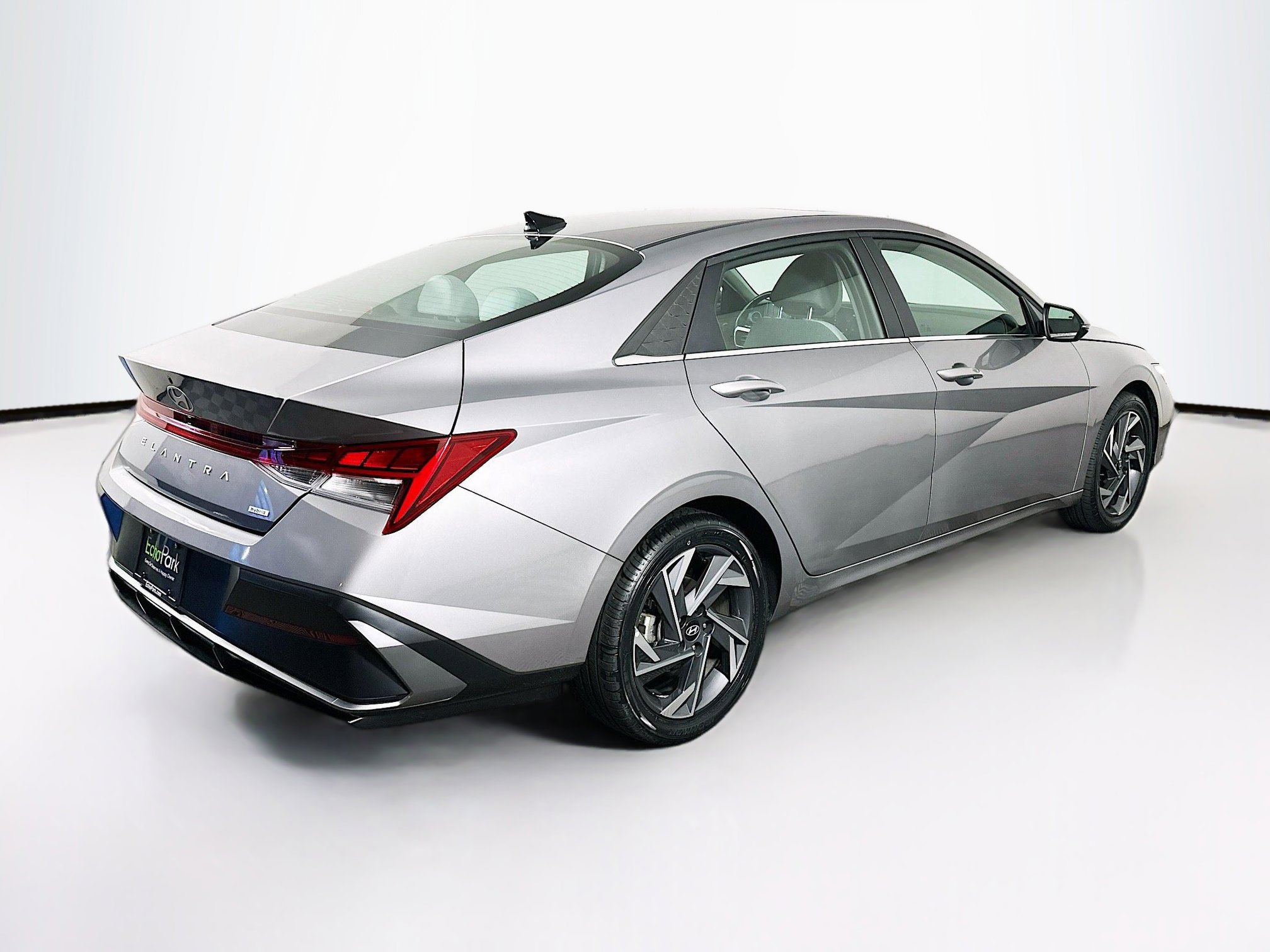 Used 2025 Hyundai Elantra Limited image 9