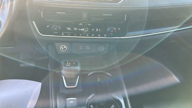 Used 2023 Nissan Rogue SL w/ SL Premium Package image 21